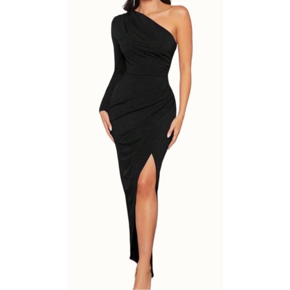 Elegant Black One-Shoulder Dress